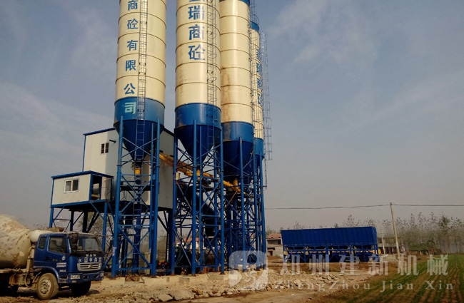 沈丘HZS120混凝土攪拌站現場(chǎng)案例