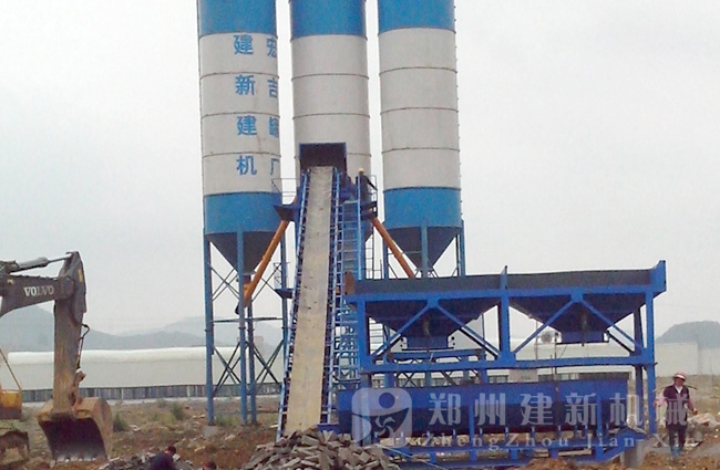 貴州畢節HZS90混凝土攪拌站現場(chǎng)案例