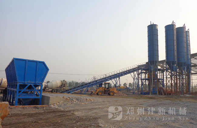 湖北武漢HZS120混凝土攪拌站現場(chǎng)案例