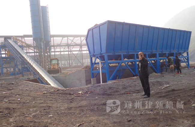 湖北武漢HZS120混凝土攪拌站現場(chǎng)案例
