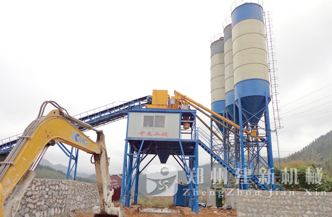廣西鳳山縣中交二航局HZS90混凝土攪拌站現場(chǎng)