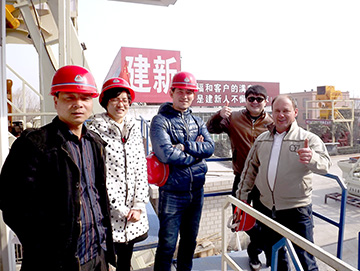 俄羅斯客戶(hù)考察建新公司大型混凝土攪拌站設備