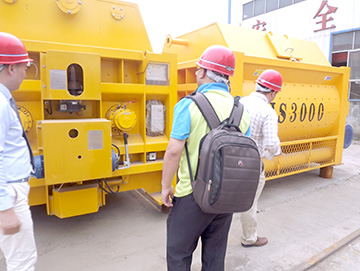 韓國客戶(hù)考察建新牌混凝土攪拌站設備