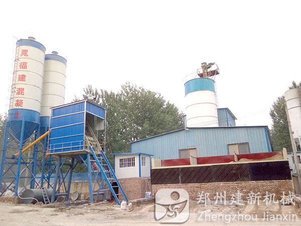 山東菏澤75混凝土攪拌站設備使用現場(chǎng)