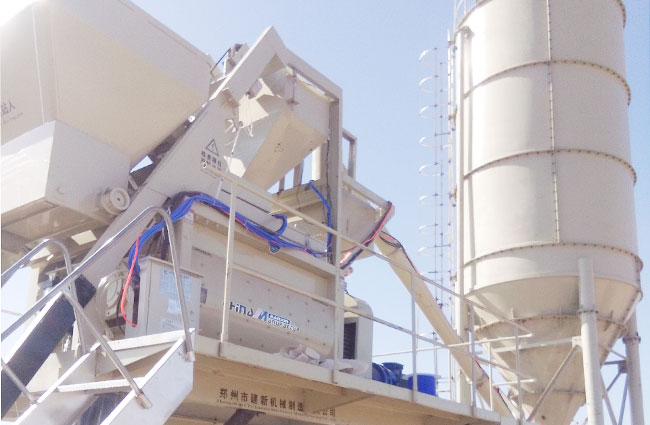 50混凝土攪拌站在烏茲別克斯坦客戶(hù)現場(chǎng)作業(yè)