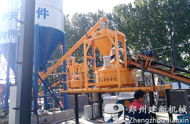 洛陽(yáng)25混凝土攪拌站與制磚機結合使用案例