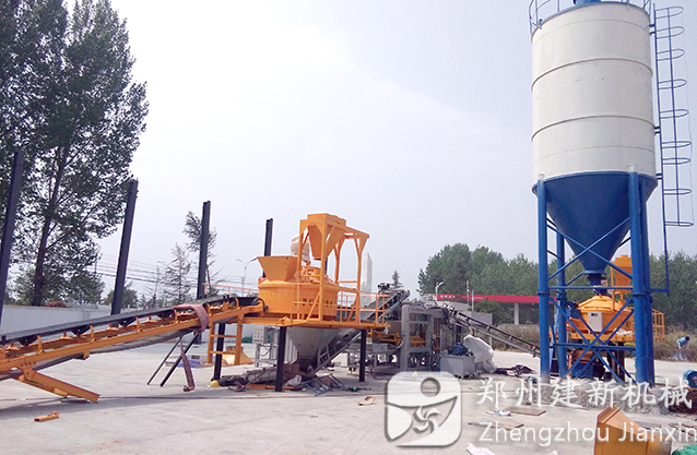 洛陽(yáng)25混凝土攪拌站與制磚機結合使用案例