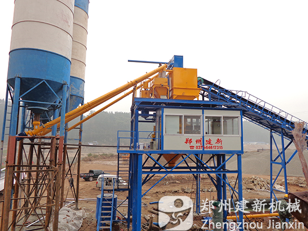 四川巴中120混凝土攪拌站安裝調試現場(chǎng)