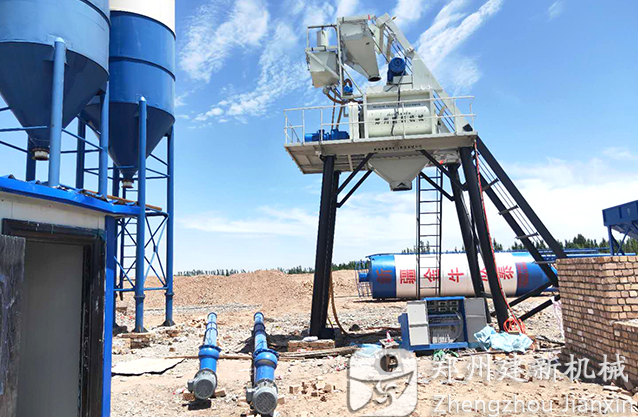 新疆喀什疏付縣75混凝土攪拌站安裝調試現場(chǎng)