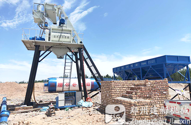 新疆喀什疏付縣75混凝土攪拌站安裝調試現場(chǎng)