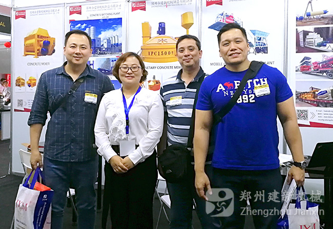 建新機械多年的菲律賓老客戶(hù)，購買(mǎi)了很多混凝土攪拌設備