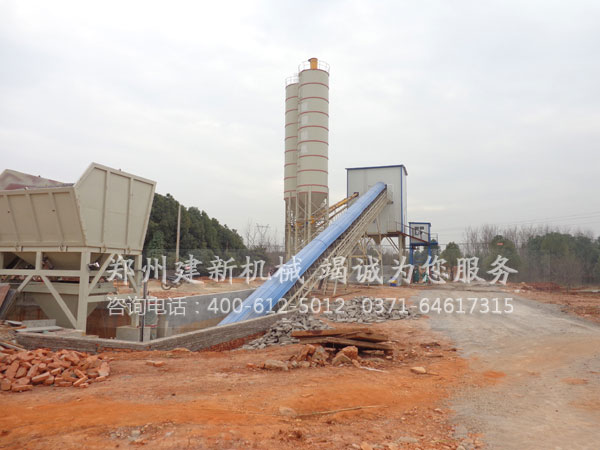 混凝土攪拌站生產(chǎn)現場(chǎng)
